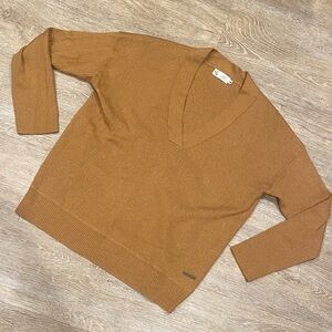 🚚 Carve Designs Tan V-Neck Sweater